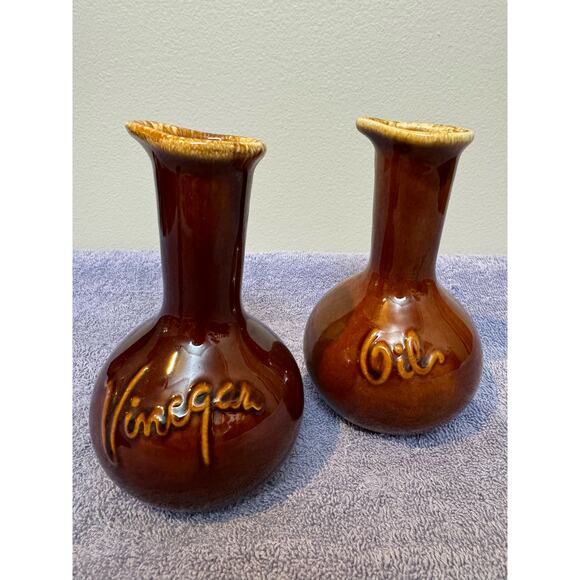 Hull Brown Drip Pottery VINTAGE Oil And Vinegar - Picture 1 of 10
